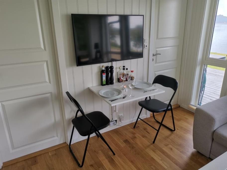Feriehus Ved Sjoen Tomra ภายนอก รูปภาพ